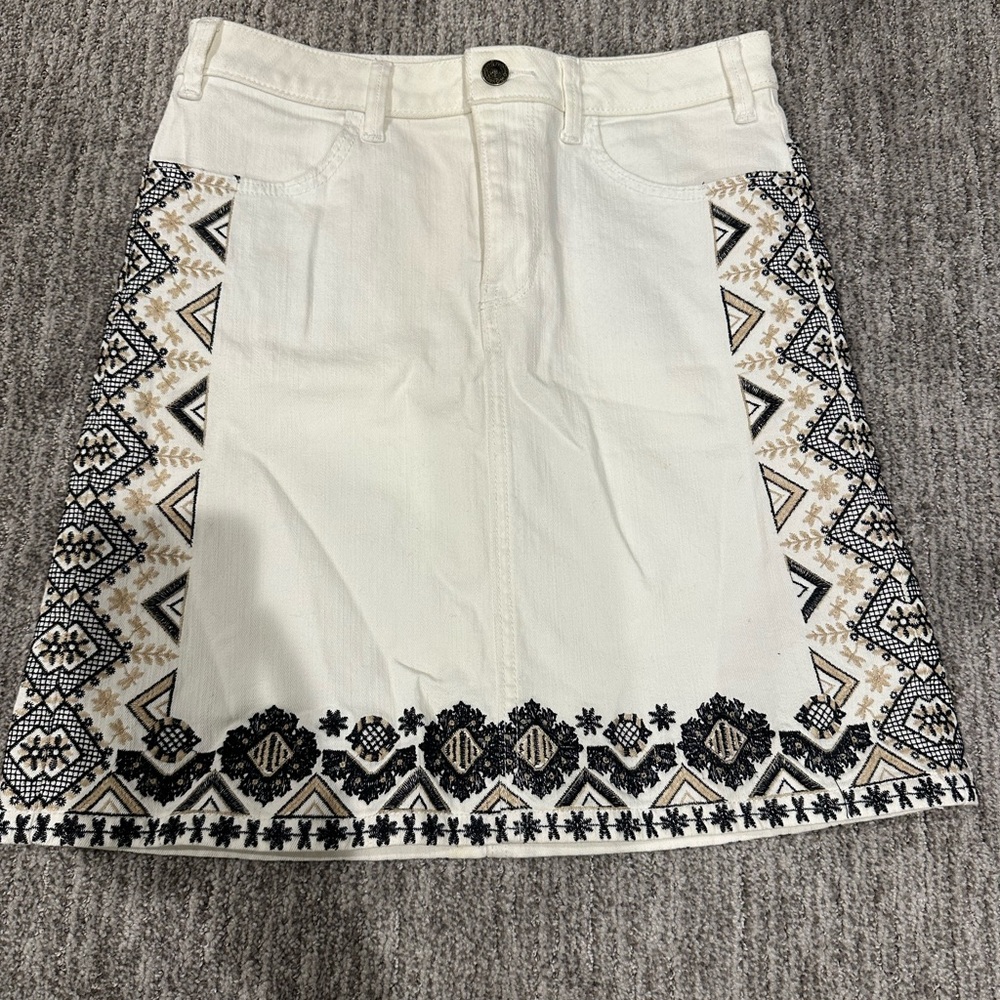 White denim skirt, Pilcro and the Letterpress by Anthropologie, size 4 petite